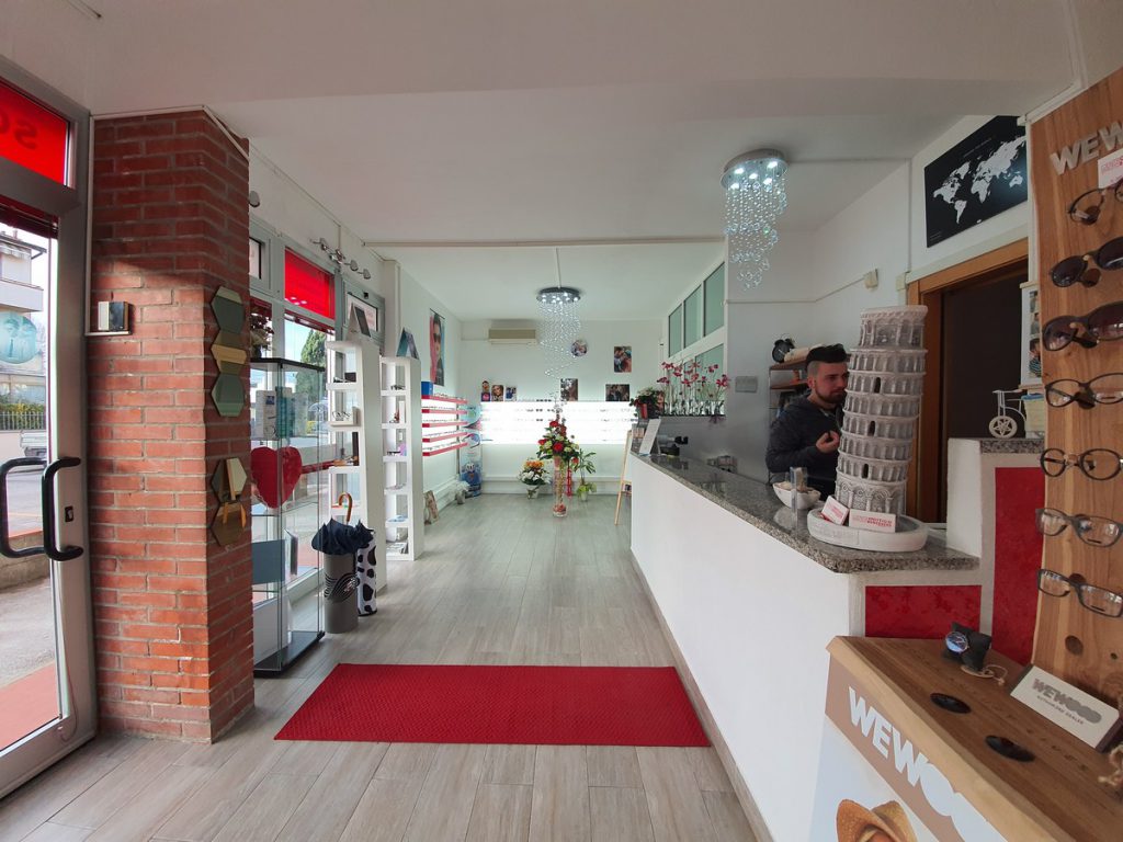 Interni negozio centro ottico spazio benessere